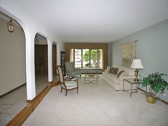 2nd image of 9028 S Richmond Ave