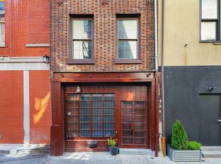 4 S Strawberry St, Philadelphia, PA 19106