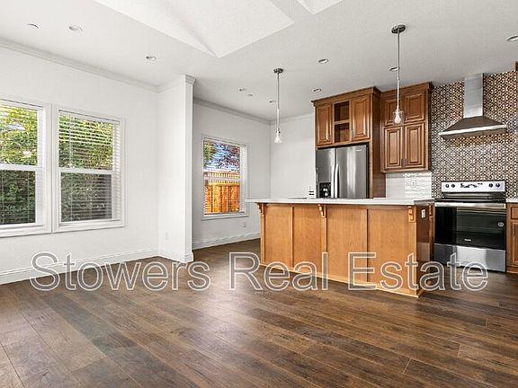 3rd image of 144 Larkwood Cir