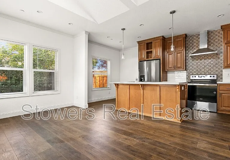 144 Larkwood Cir — Photo 3