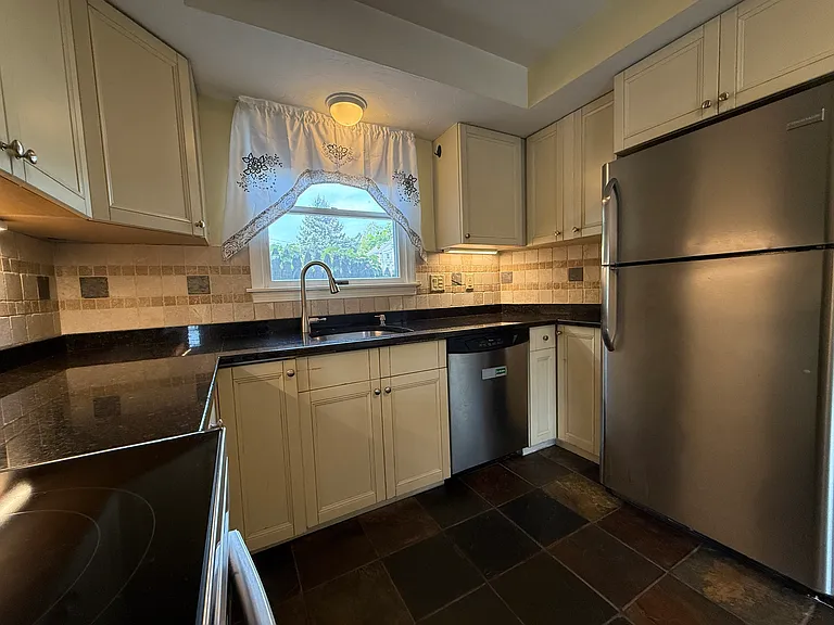 947 Washington St #2 — Photo 7