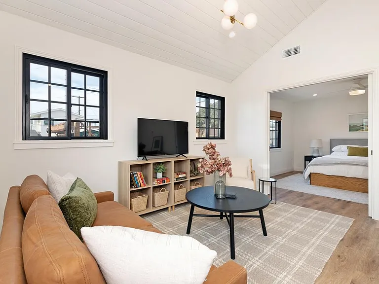 2056 Julian Ave — Photo 5