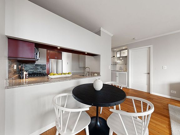 5th image of 250 E 40th St APT 30F