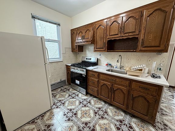 2nd image of 23-38 28th St #2F