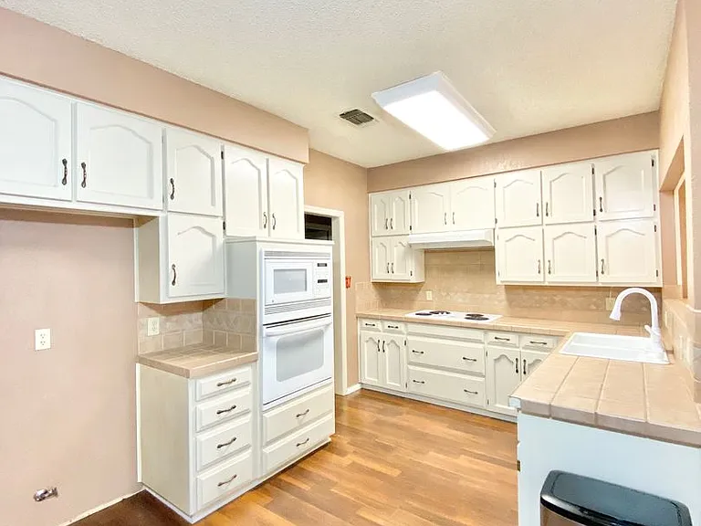 5714 Louise Way Dr — Photo 11