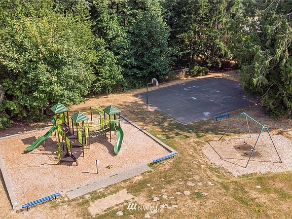 5th image of 5047 Beach Way NE