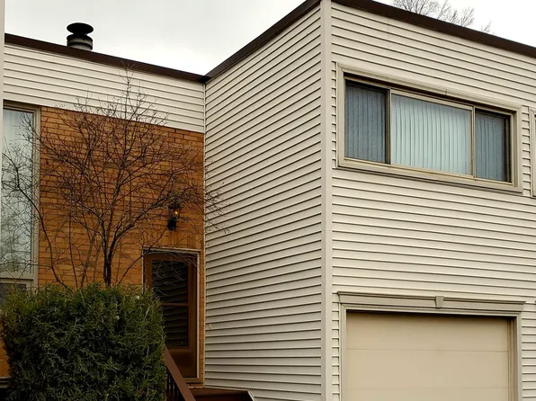 372 Cedar Tree Ct, Hoffman Estates, IL 60169