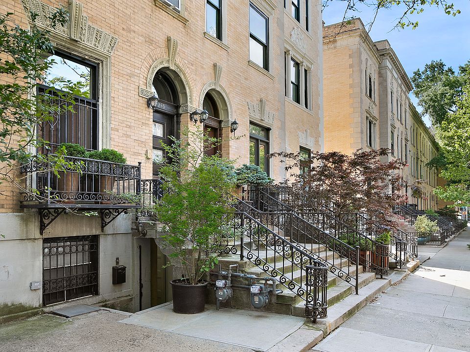 1st image of 246 W 139th St