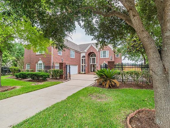 3rd image of 4015 Waterview Ct