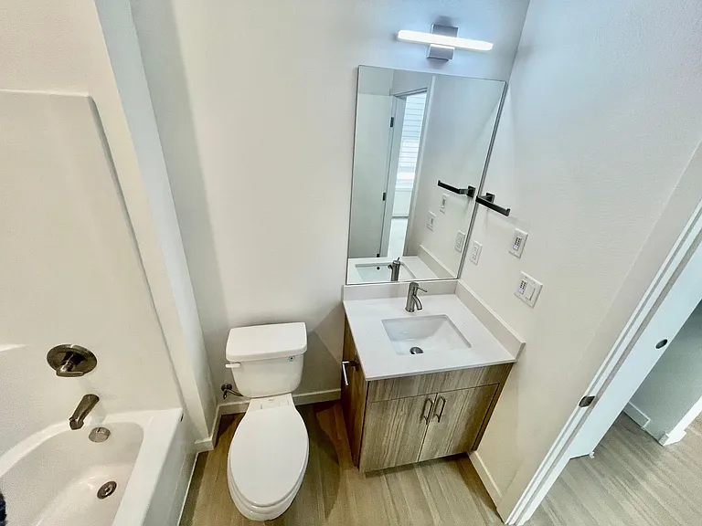 Greenwich Ave Apartments — Photo 13