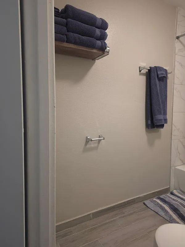 Studio, 1.0 bath, 300 sqft, $1,000 — Photo 4