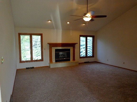 4th image of 8782 Windwood Close