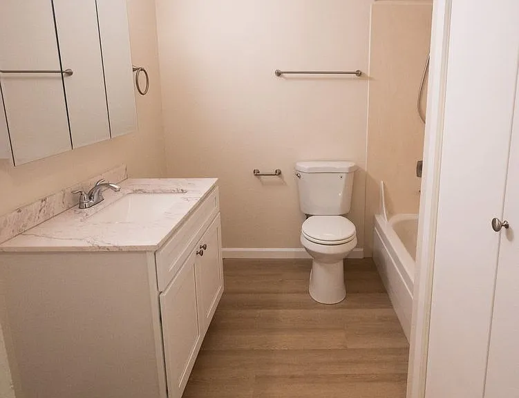 Willow Creek Apartments — Photo 23