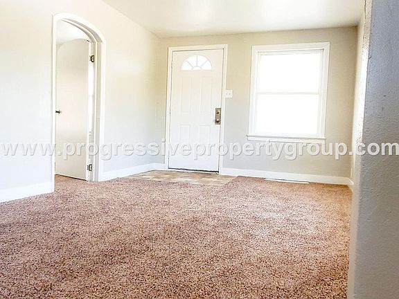 3rd image of 800 E Abriendo Ave