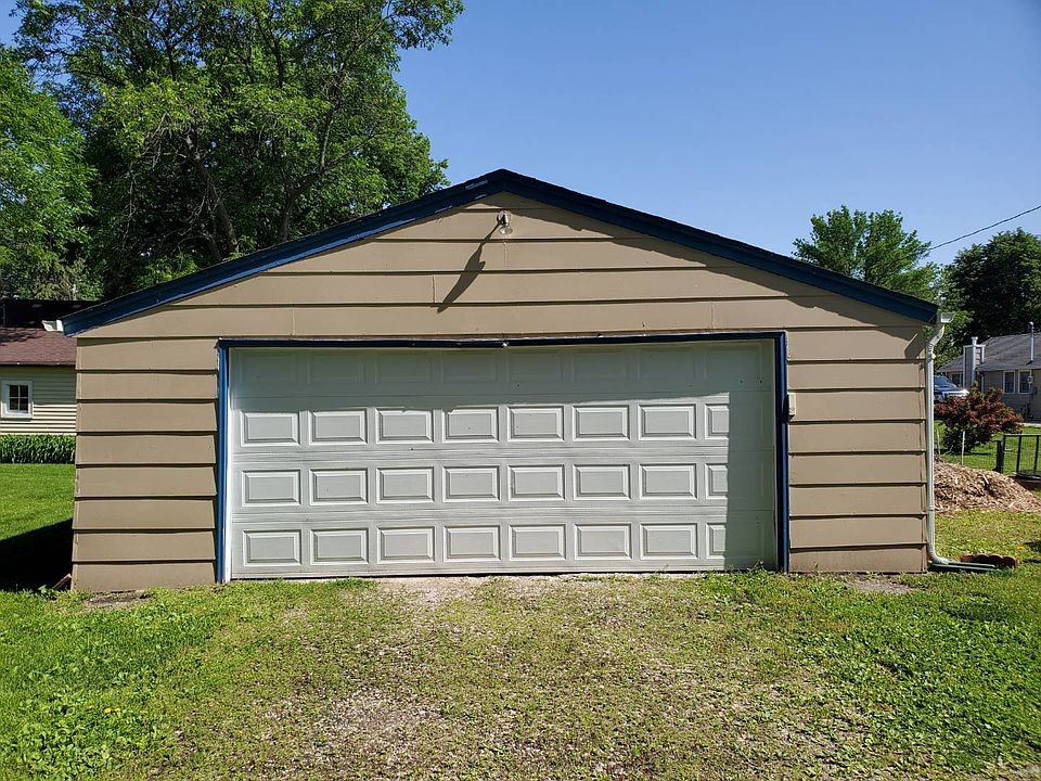 2nd image of 302 1st St E