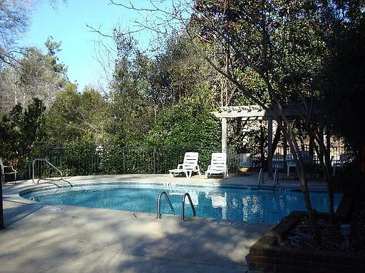 101 Woodlake Dr — Photo 3