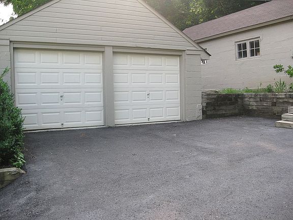 4th image of 948 Matsonford Rd