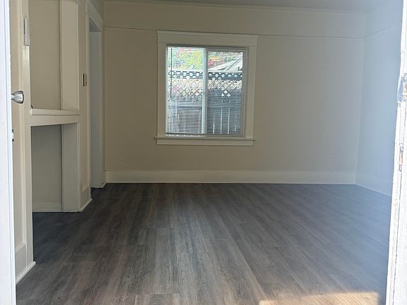 4th image of 903 N Newport Ave #903