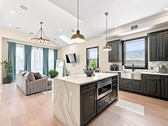 3rd image of 129 Poplar St #2