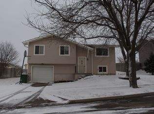 1922 NW 50th St, Lincoln, NE 68528