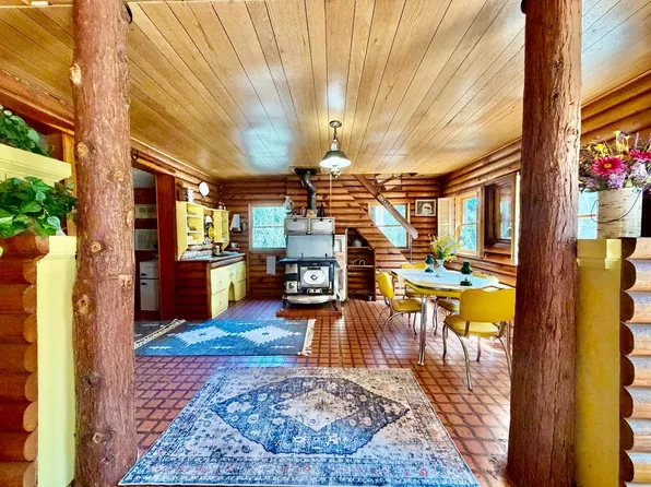 60 Whiteside Dr, Arnold, CA 95223