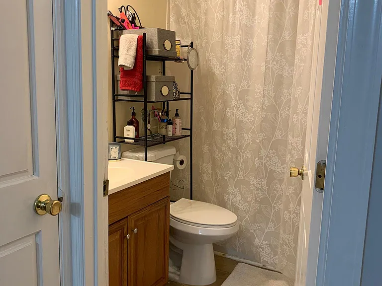 2nd Fl bathroom