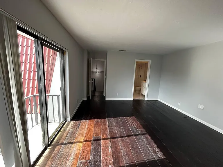 1426 Oxford Ln — Photo 20
