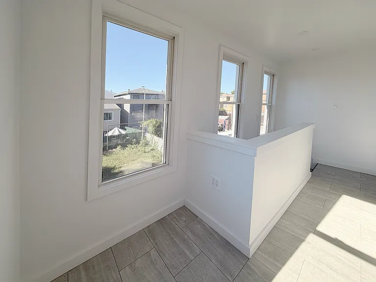 617 Warren St #2 — Photo 6