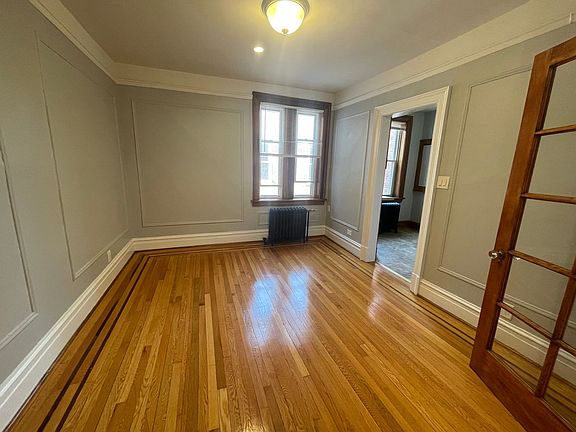 5th image of 49 S Lake Ave #9