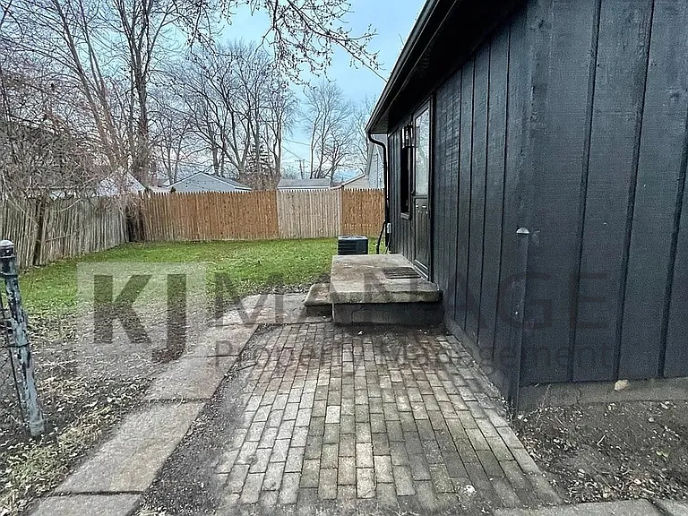 90 W Meyers Ave — Photo 19