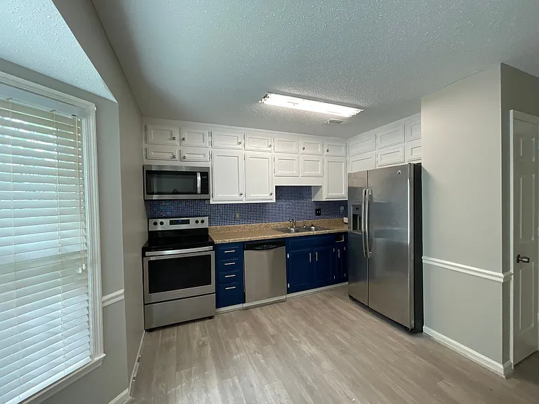 6914 Steeplechase Dr NW — Photo 3