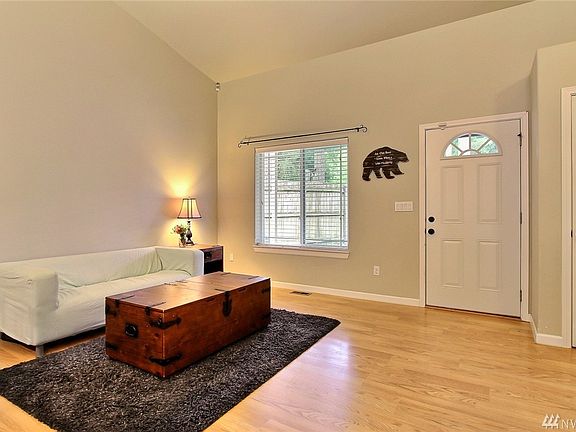 3rd image of 16826 Nandina Ct SE
