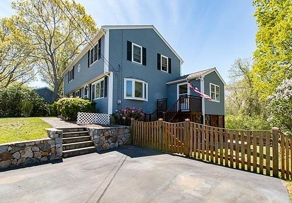 2nd image of 92 Genevieve Ln
