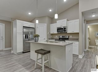 17103 Nicholas Cir, Omaha, NE 68118