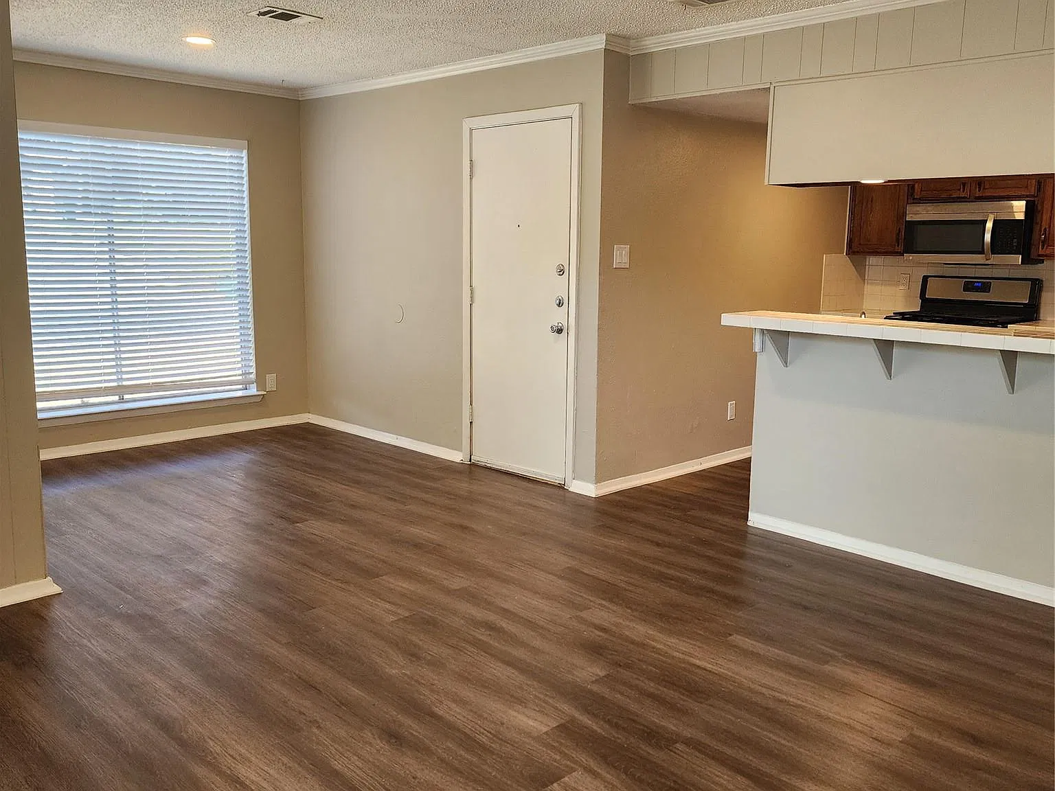 2 bed, 1.0 bath, 1000 sqft, $1,595 — Photo 3