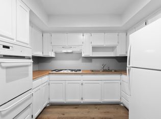 640 W Algonquin Rd #4, Des Plaines, IL 60016