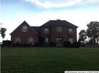 5869 Belle Pointe Dr, Southaven, MS 38672