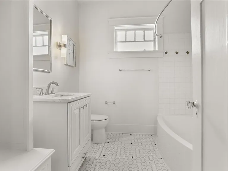 5829 Clara St #5829 — Photo 9