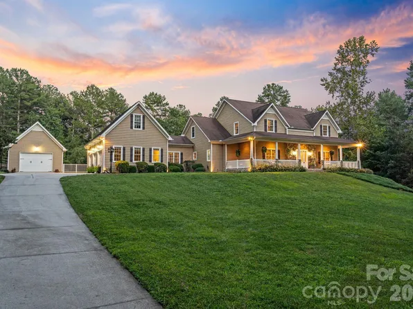 207 Lake Front Dr, Connelly Springs, NC 28612