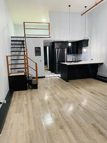 136 S Market St #B Photo 1