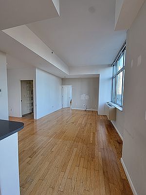 4th image of 229 W 60th St APT 10