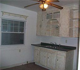 4th image of 236 Newfield St