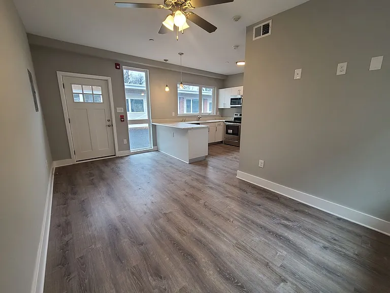 5524 Pulaski Avenue — Photo 2