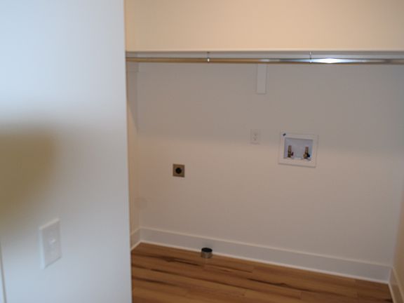 5th image of 592 Lexington Cres Lot 32
