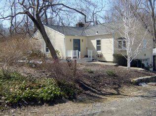 9 Hideaway Ln, Norwalk, CT 06851
