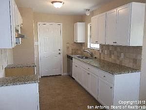 3rd image of 1326 Kenrock St
