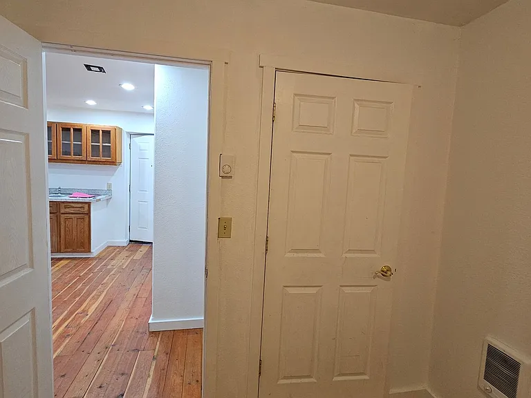 400 Railroad Ave — Photo 28