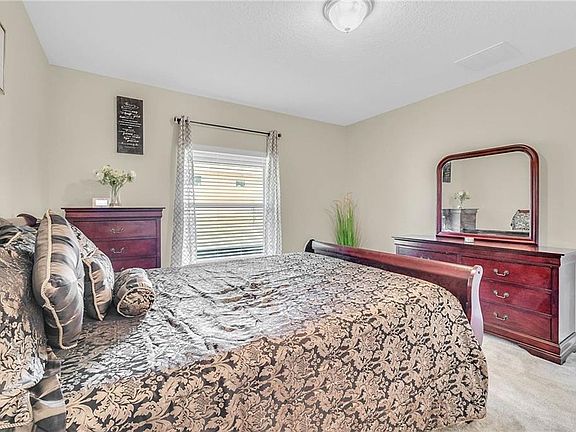 4th image of 661 Nicole Marie St
