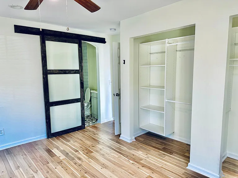 2318 Lloyd Ave — Photo 3