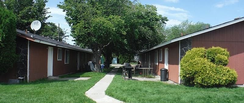 1st image of 2211 E Desmet Ave